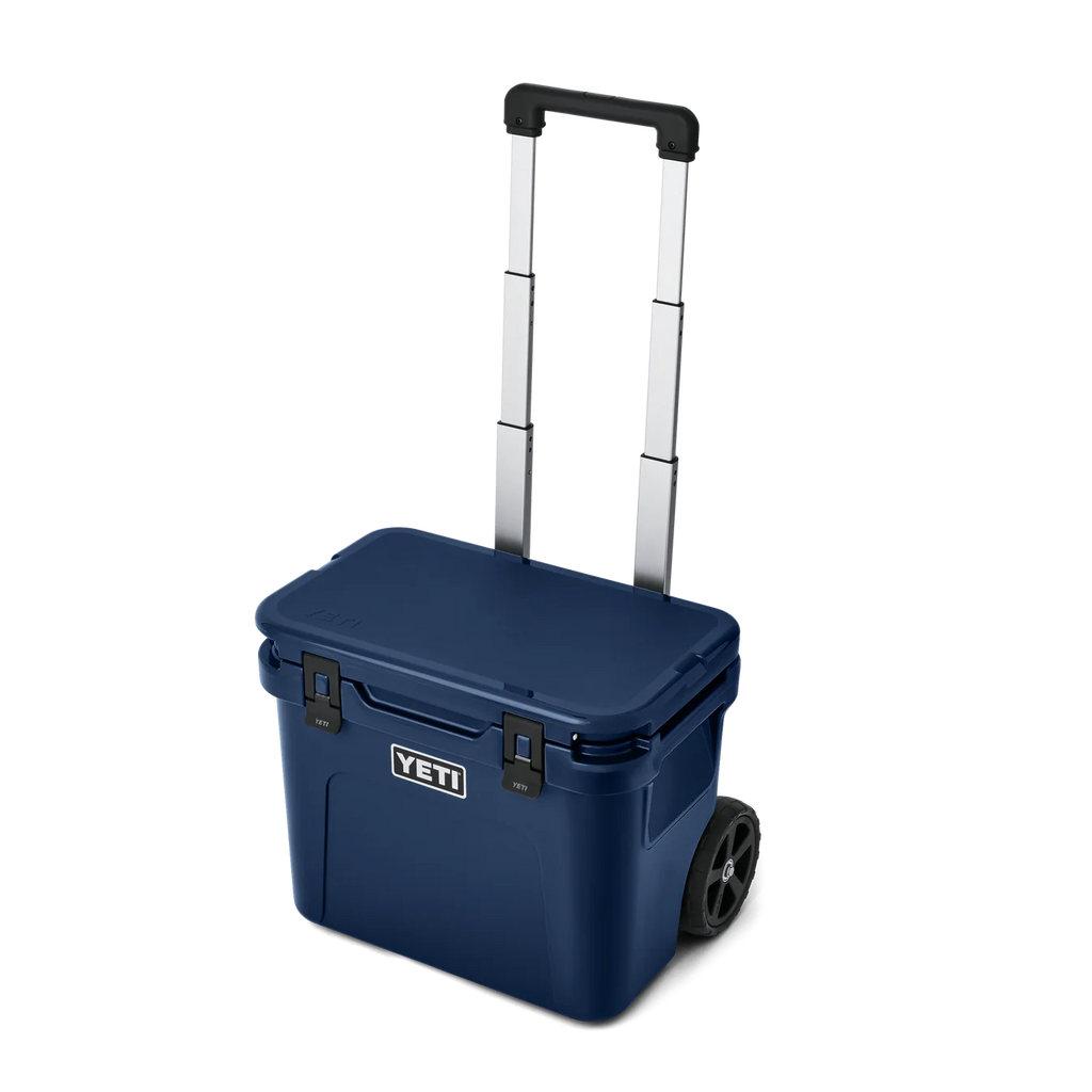 YETI 32 Wheeled Cool Box Navy